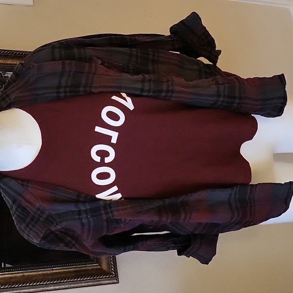 Volcom cotton top and flannel bundle - Picture 3 of 11